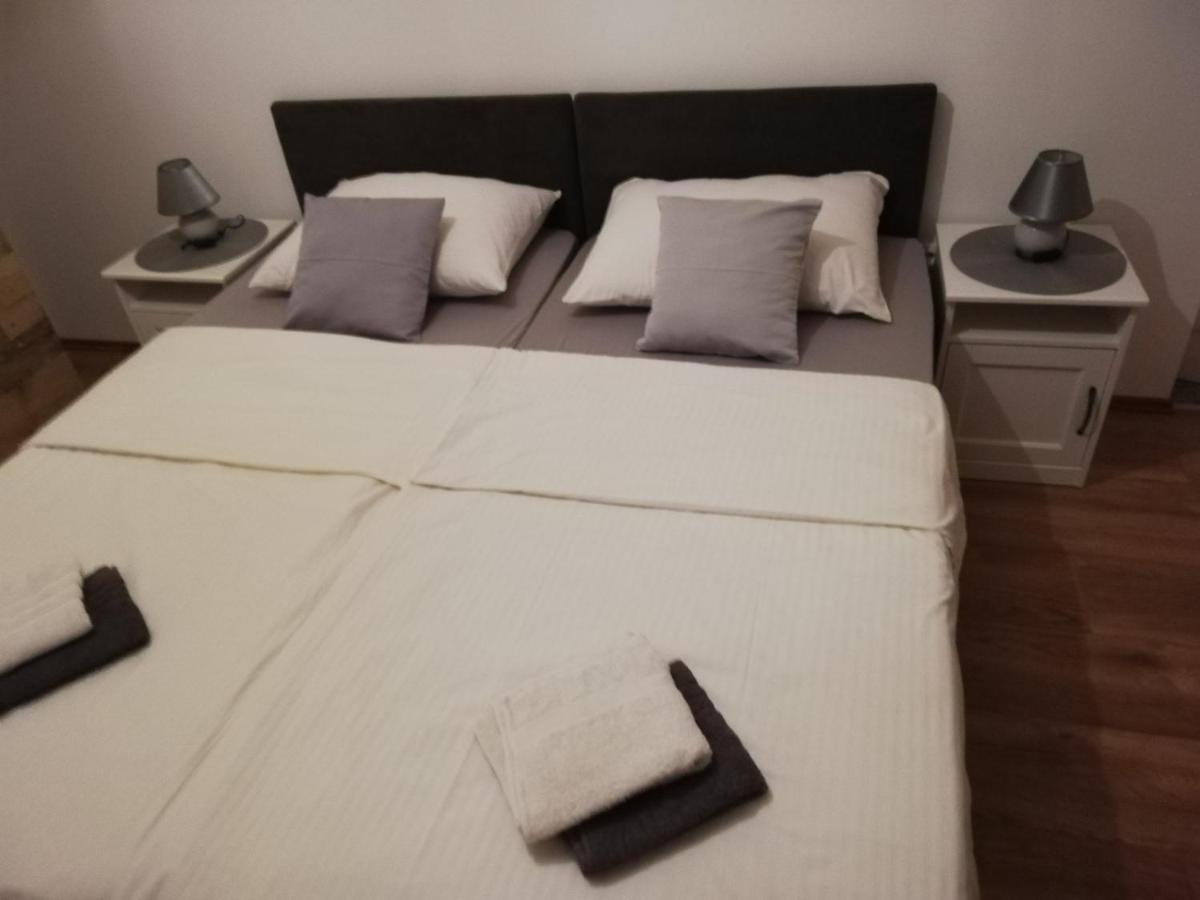 Guest House Lucija Buzin 外观 照片